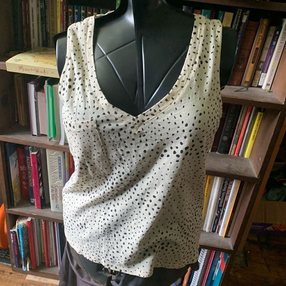 Z Supply gray & cream spotted v-neck L sleeveless knit shirt